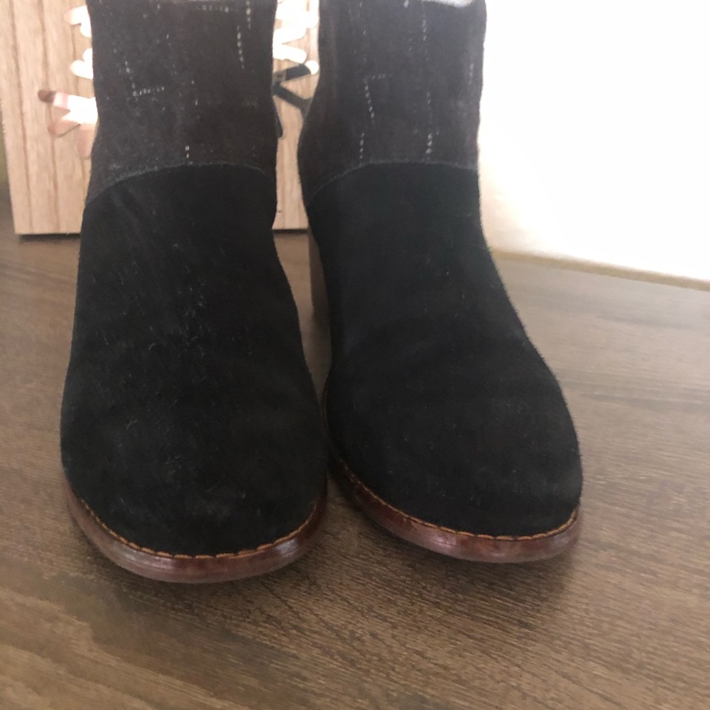Tom’s Suede Bootie - Picture 3 of 8